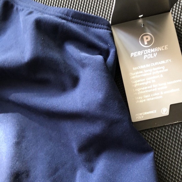 NIKE (10) One piece swimwear - Picture 4 of 13